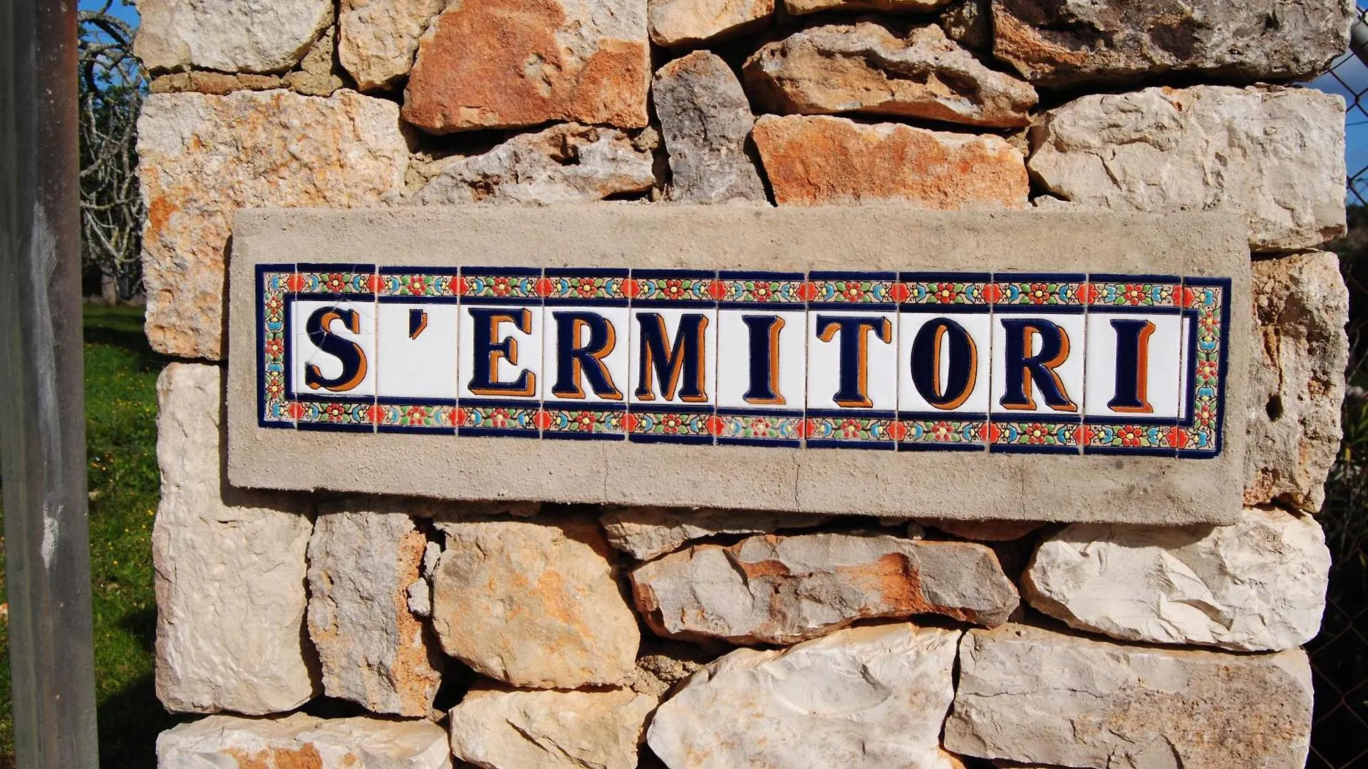 Affittacamere S'Ermitori Llubí Casa di campagna